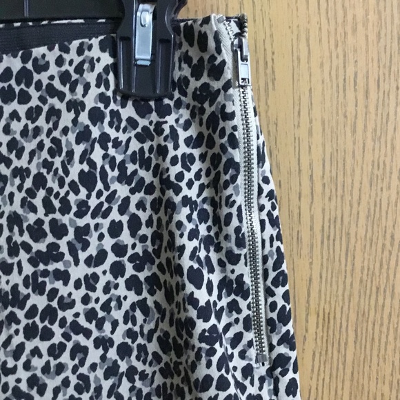 🙀3/$20 A New Day Women's Hip Zip Cheetah Print Dress Pants Size 10 - Picture 2 of 6
